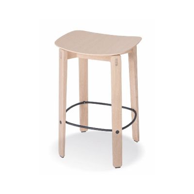 Scaun de bar din lemn de stejar Gazzda Nora, natural, înălțime joasă Scaun de bar din lemn de stejar Gazzda Nora, natural, înălțime joasă
