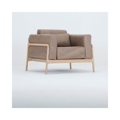 Fotoliu din piele bovinÄcu structurÄdin lemn masiv de stejar Gazzda Fawn, maro deschis